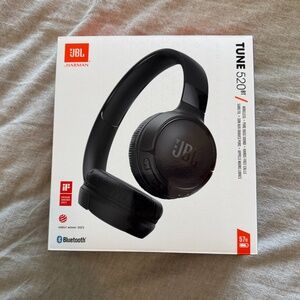 JBL On-Ear Headphones Tune 520BT Wireless